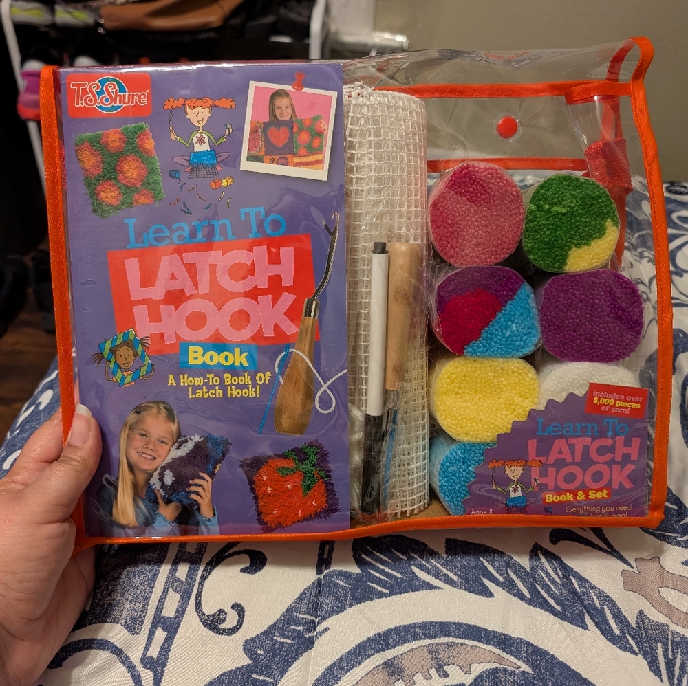 Learn to Latch Hook Book Set - Multicolor